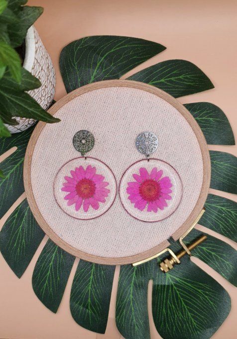 Boucles d'oreilles en résine et fleurs séchées 