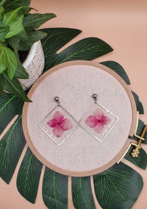 Boucles d'oreilles en résine et fleurs séchées 