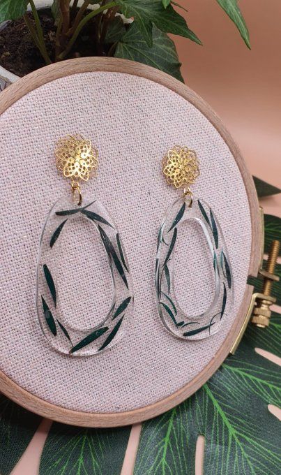 Boucles d'oreilles en résine et fleurs séchées 