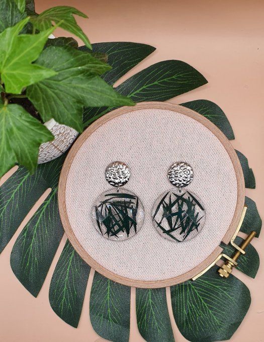 Boucles d'oreilles en résine et fleurs séchées 