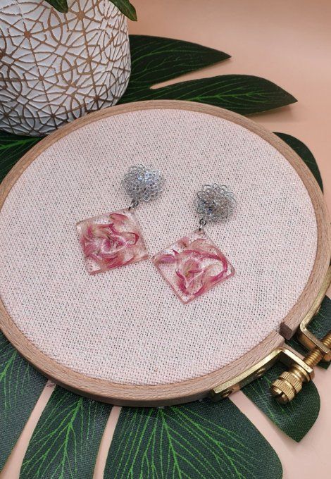 Boucles d'oreilles en résine et fleurs séchées 