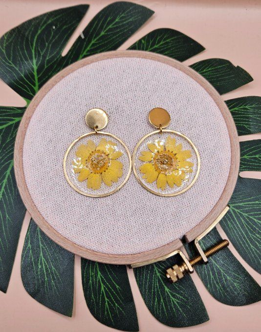 Boucles d'oreilles en résine et fleurs séchées 