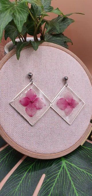 Boucles d'oreilles en résine et fleurs séchées 